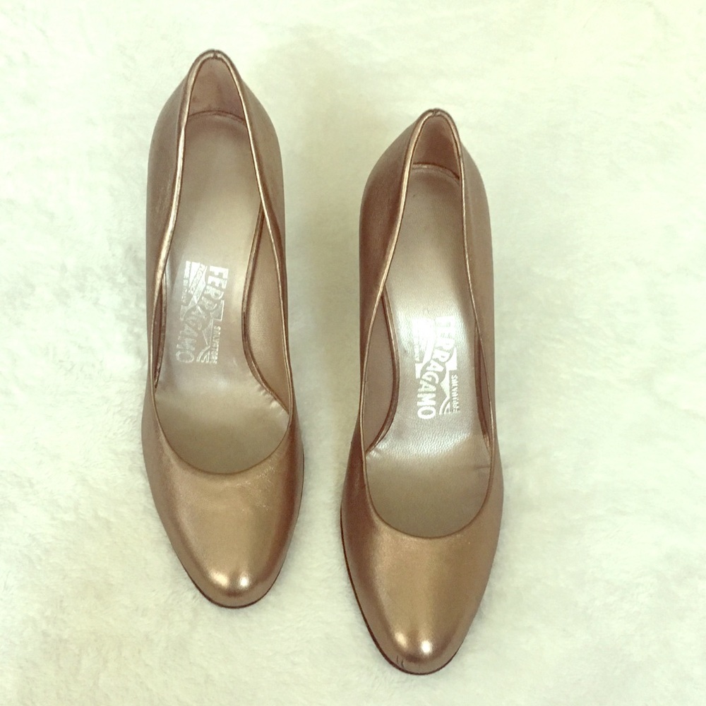 Ferragamo pewter leather pumps